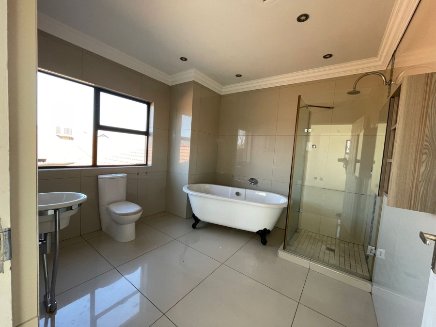 4 Bedroom Property for Sale in Birdwood Estate North West